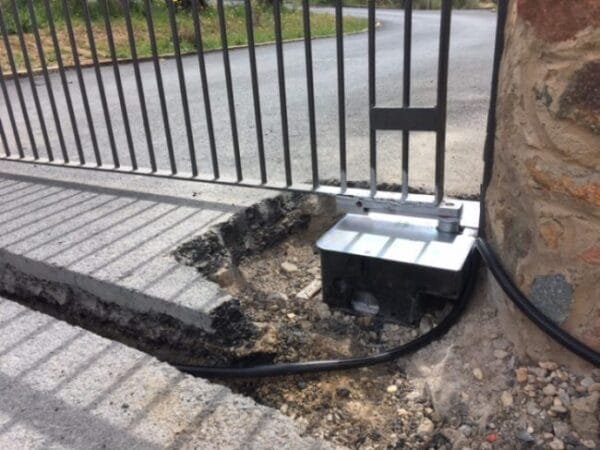Motores para puertas abatibles de garaje de tipo enterrado
